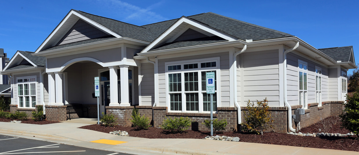 Arrowhead Apartments 